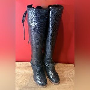 Freebird women’s Black Snake Skin Boots. Size 7. Like brand new!